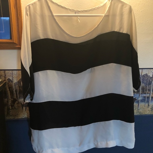 Maurice’s top - Picture 2 of 2